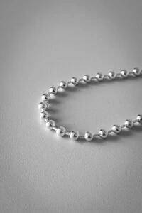 Colar Bolinhas Pingente Esfera | Banho de Prata 925 | Moderno