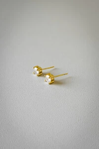 Brinco Ponto de Luz | Banho de Ouro 18k | Clássico