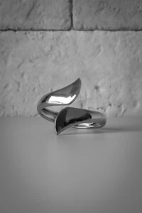 Bracelete Pontas Curvas Orgânicas | Banho de Ródio | Elegante