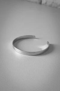 Bracelete Rígido Liso | Banho de Ródio | Atemporal