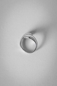 Anel Fio Twist Gota Ajustável | Banho de Ródio | Moderno