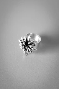 Anel Flor Esculpida Ajustável | Banho de Prata 925 | Orgânico