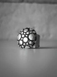 Anel Redondo Bolas Texturizado Ajustável | Banho de Prata 925