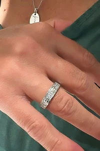 Anel Cravejado com Apliques Redondos | Banho de Ródio | Sofisticado