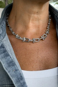 Colar Elos Geométricos Articulados | Banho de Ródio | Elegante