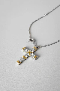 Colar Cruz X Cravejada | Banho Ródio e Ouro 18k | Contemporâneo