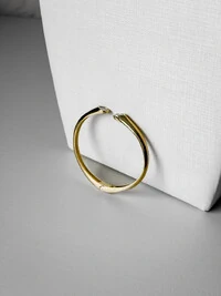 Bracelete Aberto Pontas Cravejadas | Banho Ouro 18k | Elegante