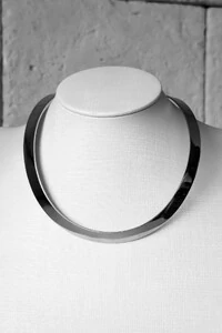 Choker Achatada Aberta | Banho Ródio | Minimalista