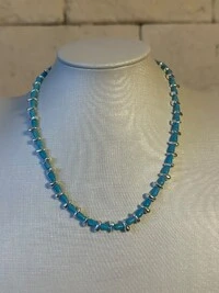 Colar Curto Pedra Sintética Azul Turquesa Banho de Prata 40 cm