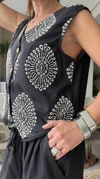 Conjunto Colete Bordado e Calça Pantalona