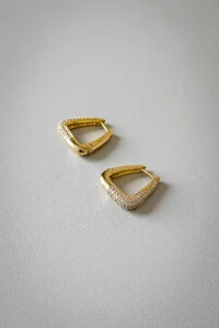Brinco Geométrico Cravejado G | Banho de Ouro 18k | Moderno