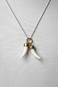 Colar Pingentes Dentes Brancos | Banho Ouro 18k | Poderoso