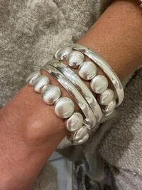Pulseira Seixos Statement Ajustável em Banho de Prata | Tatsi
