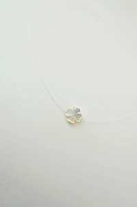 Colar Pingente Trevo Nylon | Madrepérola