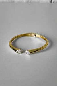 Bracelete Aberto Pontas Cravejadas | Banho Ouro 18k | Elegante