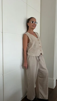 Conjunto Colete Bordado e Calça Pantalona Areia