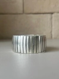Bracelete Rígido Listrado Banho de Prata