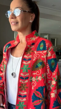 Casaco Bordado Suzani Linho Vermelho