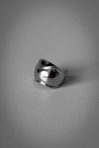 Anel Curvas Orgânicas | Banho de Ródio | Moderno