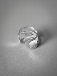 Anel Vazado Orgânico Ajustável | Banho de Prata 925 | Moderno