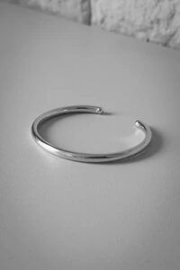 Bracelete Rígido Fino | Banho de Ródio | Minimalista