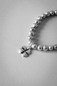 Conjunto Pulseiras Pingentes | Paz, Amor e Sorte | Banho de Prata 925 | Estilo