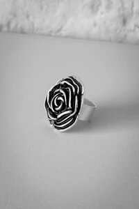 Anel Rosa Esculpida | Banho de Prata 925 | Romântico