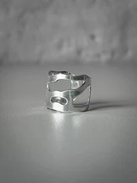 Anel Vazado Orgânico Ajustável | Banho de Prata 925 | Moderno