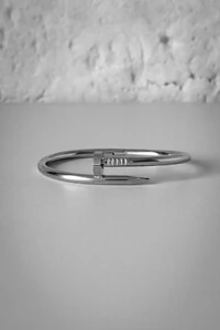 Bracelete Prego Feminino | Banho de Ródio | Moderno