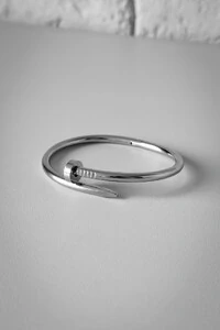 Bracelete Prego Feminino | Banho de Ródio | Moderno