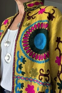 Casaco Bordado Suzani Linho Amarelo