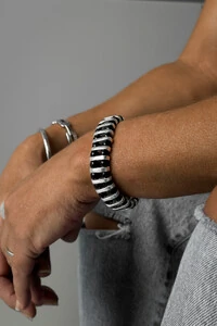 Pulseira Elos e Esferas | Banho de Prata 925 | Moderna