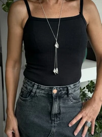 Colar Folhas Copo de Leite Alongado | Banho de Prata 925 | Design Orgânico e Elegante