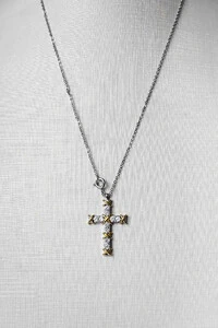 Colar Cruz X Cravejada | Banho Ródio e Ouro 18k | Contemporâneo