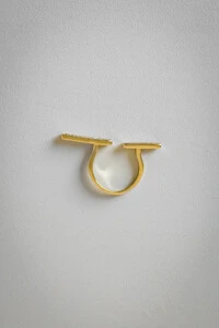 Anel Ferradura Fina Cravejada | Banho Ouro 18k | Moderno