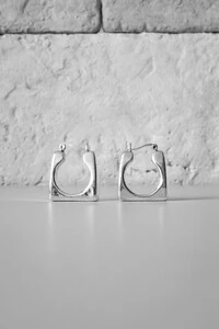 Brinco Argola Quadrada Orgânica | Prata 925 | Moderno