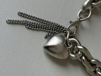 Pulseira Chunky de Elos com Pingente de Coração em Banho de Prata | Tatsi