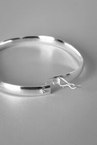 Bracelete Liso Oval com Fecho | Prata 925 | Atemporal