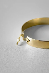 Bracelete Oval Liso Achatado | Banho Ouro 18k | Sofisticado