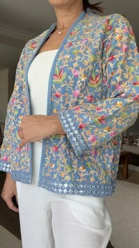 Casaco Bordado Aquarela Jeans Azul