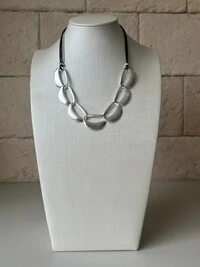 Colar Elos Grandes Cordão Preto Banho de Prata
