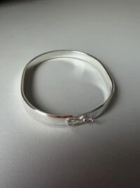 Bracelete Chato Liso com Fecho de Segurança em Prata 925