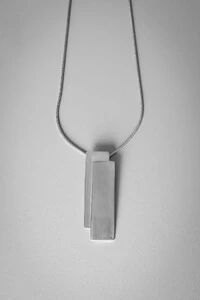 Colar Pingente Longo Retangular | Banho de Prata 925 | Moderno