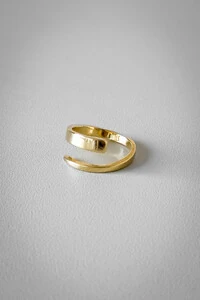 Anel Fio Twist Irregular Ajustável | Banho Ouro 18k | Moderno