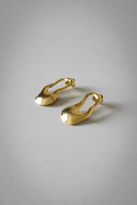 Brinco Vazado Orgânico | Banho de Ouro 18k | Moderno