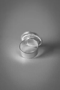 Anel Redondo Preto Ônix | Banho de Prata 925 | Clássico