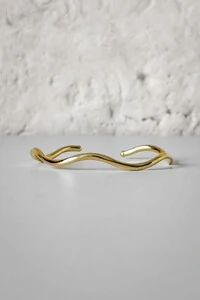 Pulseira Orgânica Lisa Aberta | Banho Ouro 18k | Minimalista