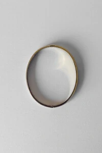 Bracelete Rígido Oval Liso | Banho Ouro 18k | Minimalista