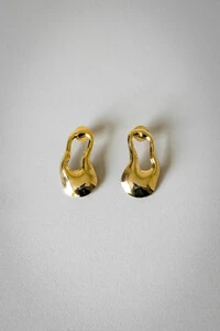 Brinco Vazado Orgânico | Banho de Ouro 18k | Moderno