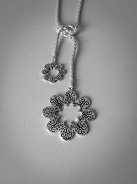 Colar Flores Longo Vazado | Banho de Prata 925